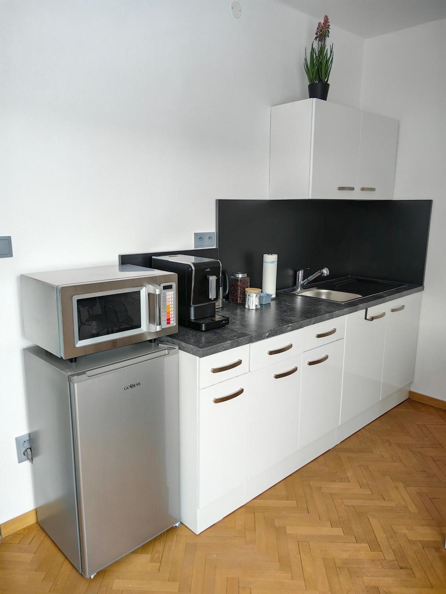 1932 Apartment *