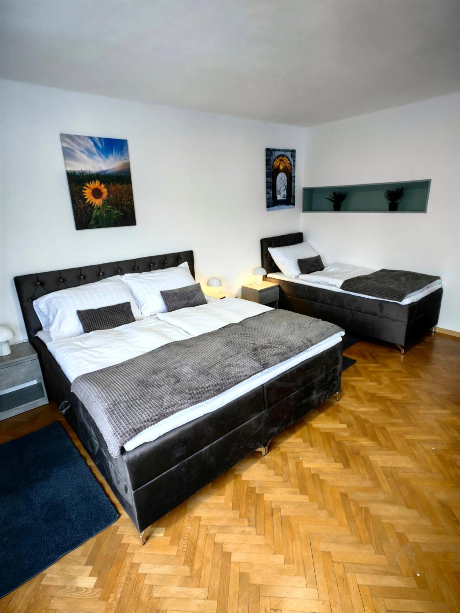 Apartment 1932 *